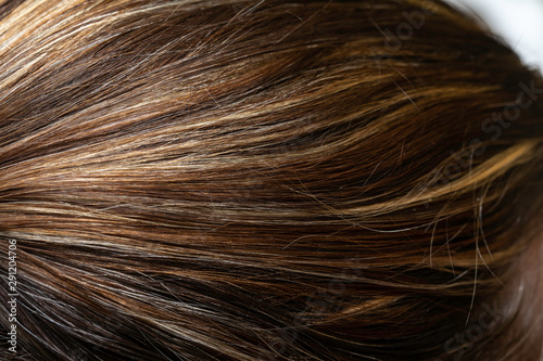 close up on women head with chunking highlights hair style