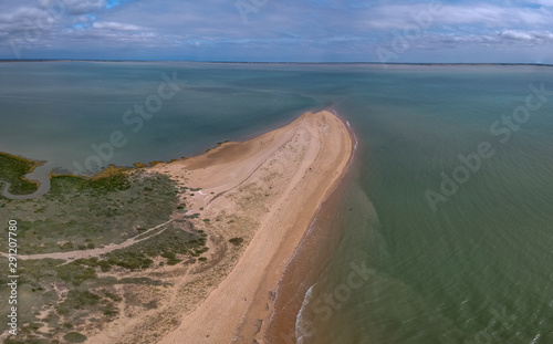 Obraz na płótnie L'Aiguillon sur mer (Vendée, France) - Vue aérienne de la pointe de l'Aiguillon w salonie