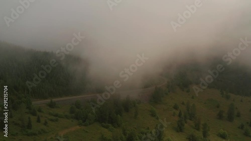 Wolkendecke im mt. st. helens, washington, gefilmt per Drohne photo