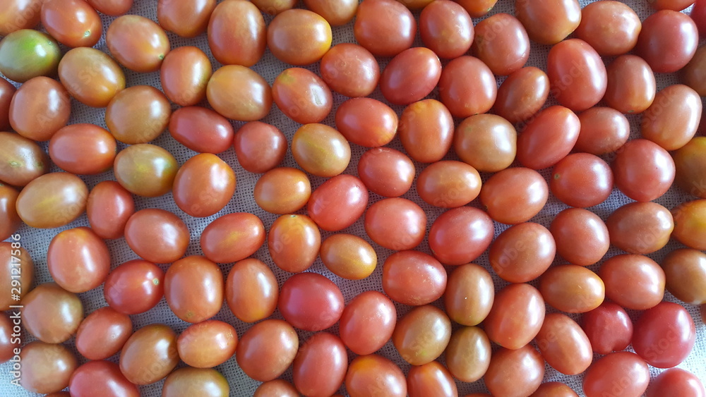 Tomate cereja vermelho para preparação de pratos saborosos. Tomate cereja vermelho para preparação de pratos saborosos.