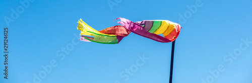 Photos Banner: bunter Windsack vor blauem Himmel