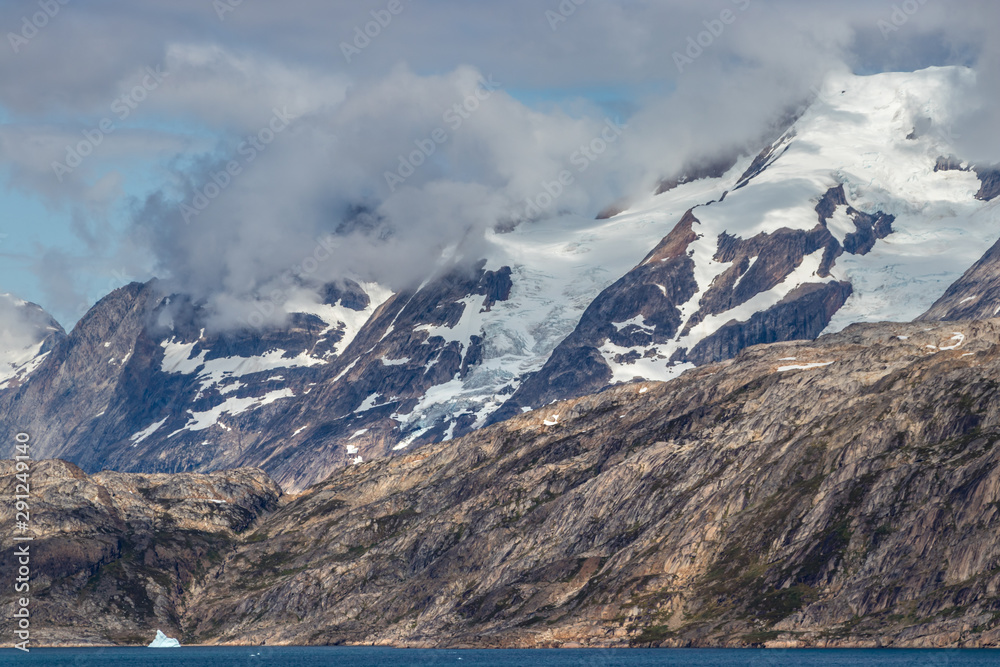 Φωτογραφία Detail of the fjord Skjoldungen, a coastal island in the southeastern shores of Greenland