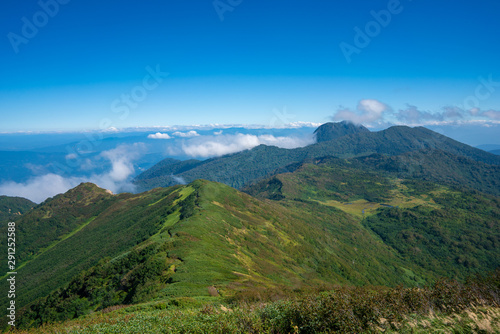 Fototapeta Naklejka Na Ścianę i Meble -  火打山山頂付近から見える妙高山