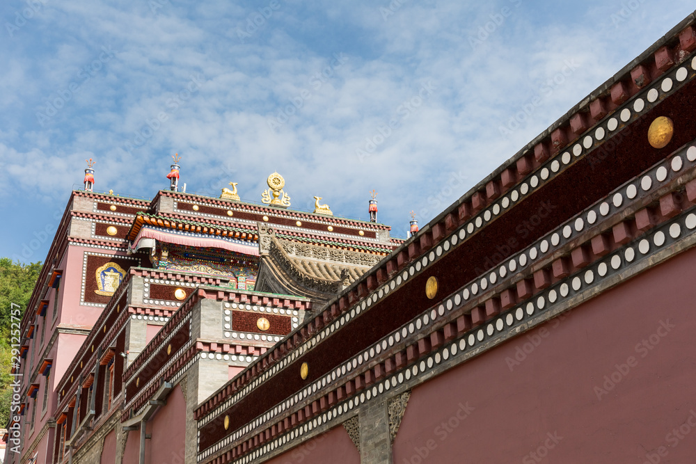 tibetan buddhist architecture in kumbum monastery
