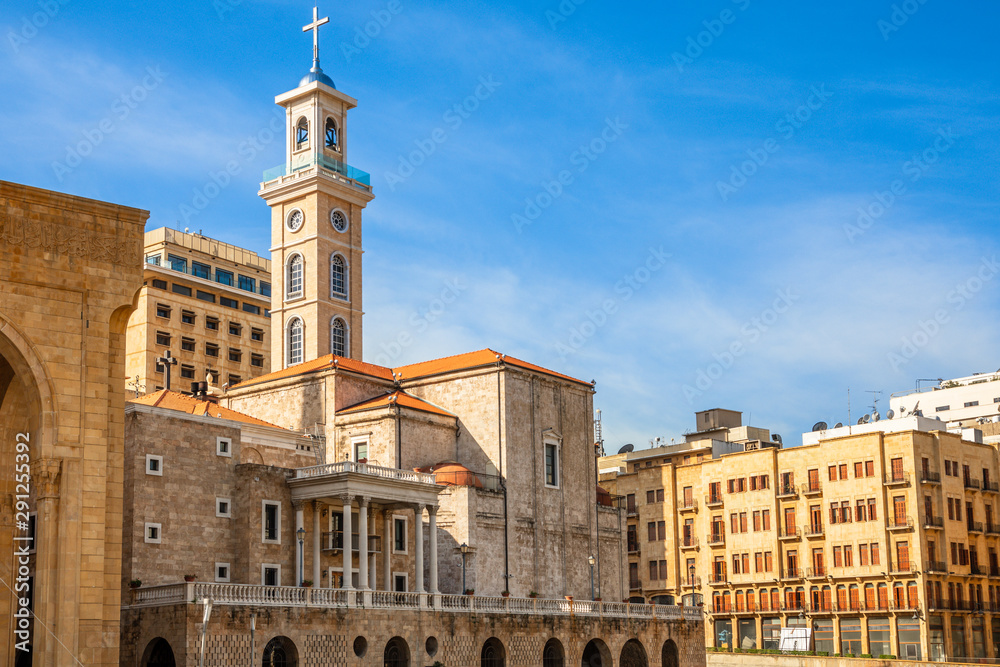 Fototapeta premium Katedra Saint Georges Maronite w centrum Bejrutu w Libanie