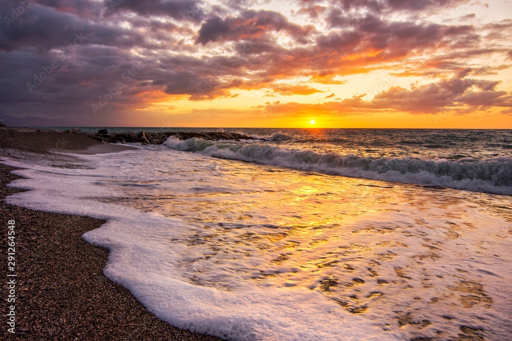 Amazing light at sunset sunliggt shine natural colors no artifacts sea scenery at sunset 