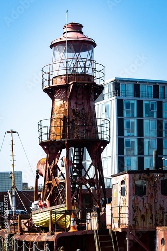 lighthouse in port 