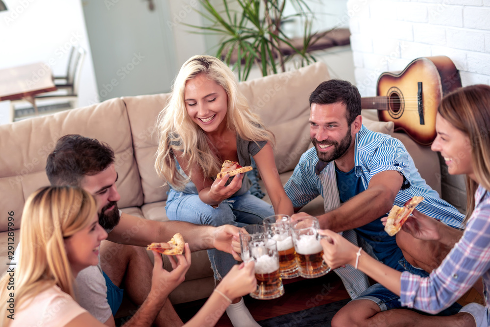 Obraz premium Group of friends enjoys together at home