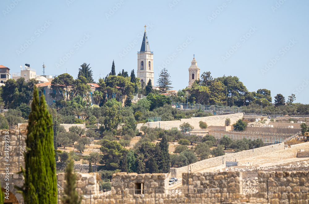 Obraz premium View from the ramparts to the buildings on the Mount of Olives near the Dung Gate in the Old City in Jerusalem, Israel