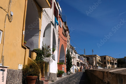 Ruelle de Procida en été