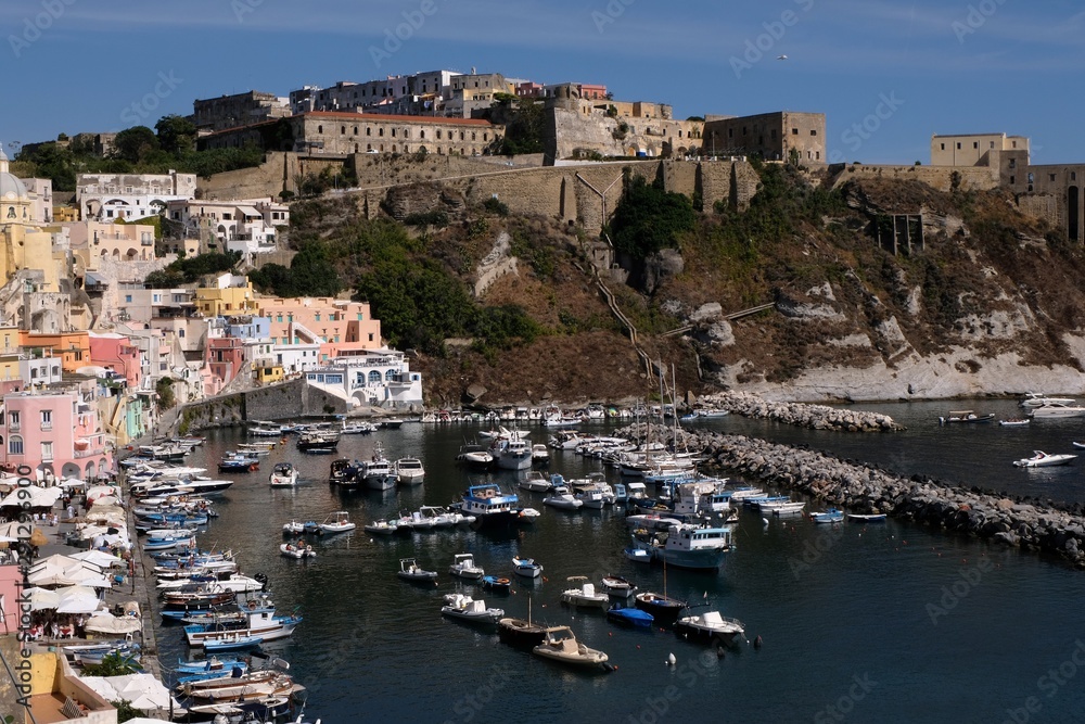 Fototapeta premium Village de pêcheur de Corricella sur l'île de Procida