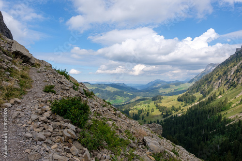 Bergwanderweg von Innereriz über die Sichle nach Merligen (Schweiz, Bern, Berner Oberland) © Martin Schütz