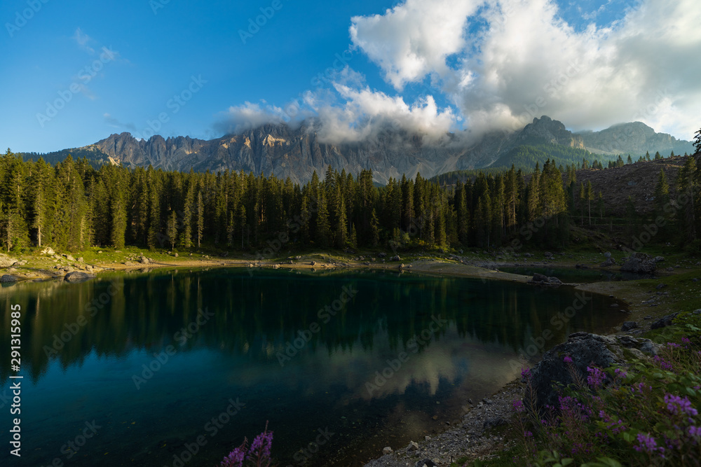 Fototapeta premium a sunday afternoon at Lake Carezza