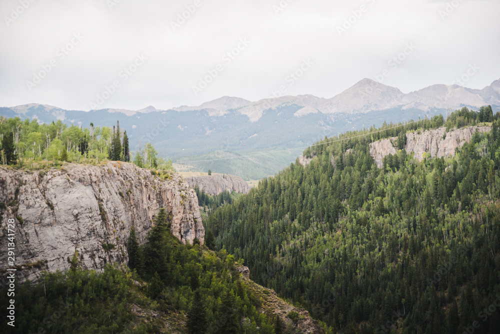 Fototapeta premium Cliffs in the mountains of Colorado during summer. 