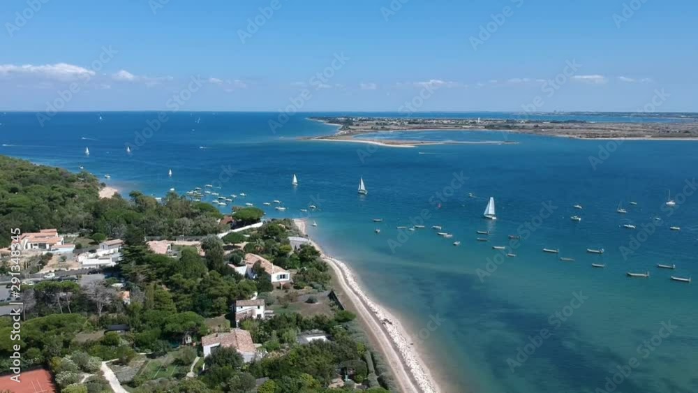 Les Portes en Ré (Charente maritime, France) - Vue aérienne du Fiers d'Ars Les Portes en Ré (Charente maritime, France) - Vue aérienne du Fiers d'Ars