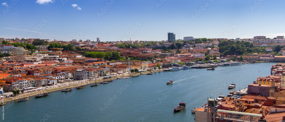Fleuve Douro. Porto. Vila Nova de Gaia.