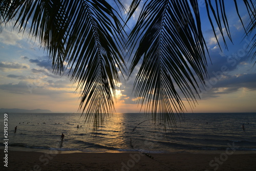 Fototapeta Naklejka Na Ścianę i Meble -  Colorful sky at sunset in tropical country
