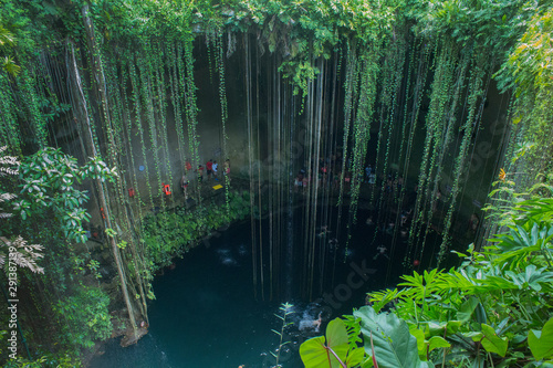 Cenote sagrado Ik-Kil en Yucat  n M  xico