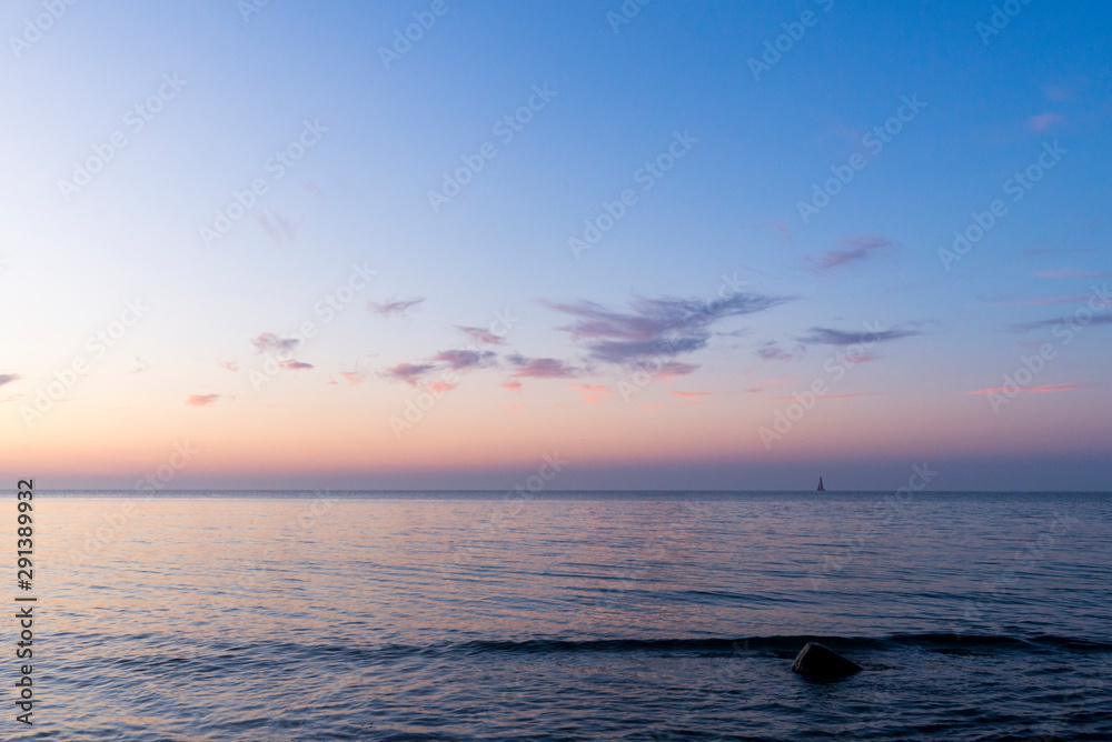 Fototapeta premium Sonnenuntergang am Meer auf Rügen 