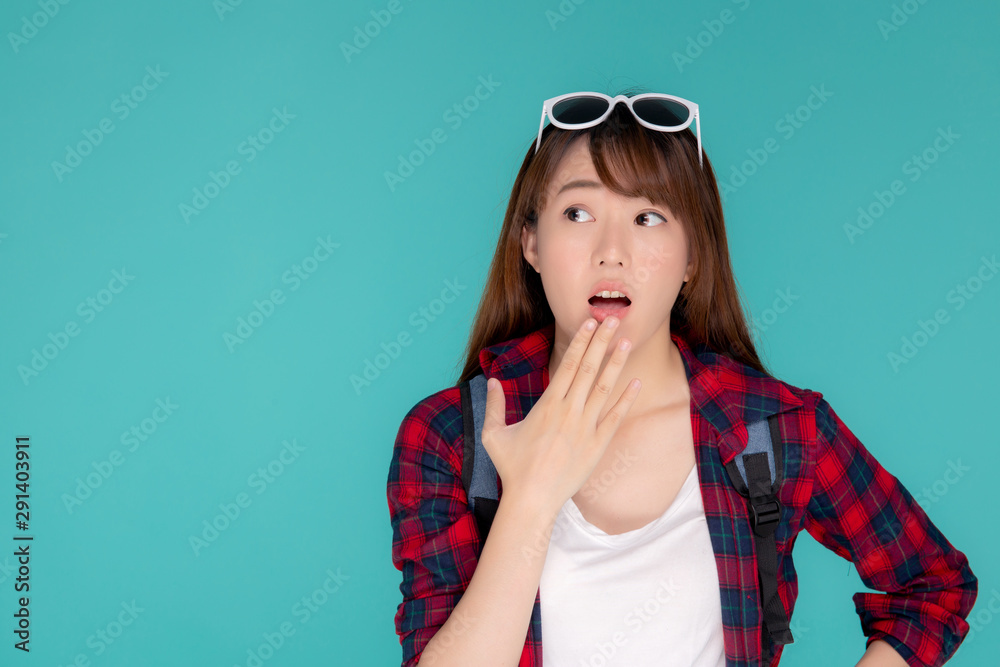 Beautiful portrait young asian woman surprise wearing travel summer fashion with tourist in vacation isolated on blue background, girl shocked expression and emotion, holiday amazing concept. - obrazy, fototapety, plakaty 