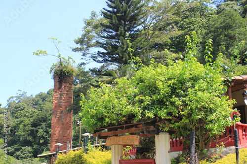 Chimenea de las antiguas salinas de Guaca. Heliconia, Antioquia, Colombia.