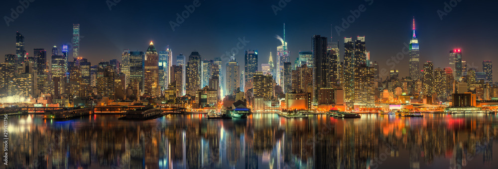 Panoramic view on Manhattan at night, New York, USA - obrazy, fototapety, plakaty 