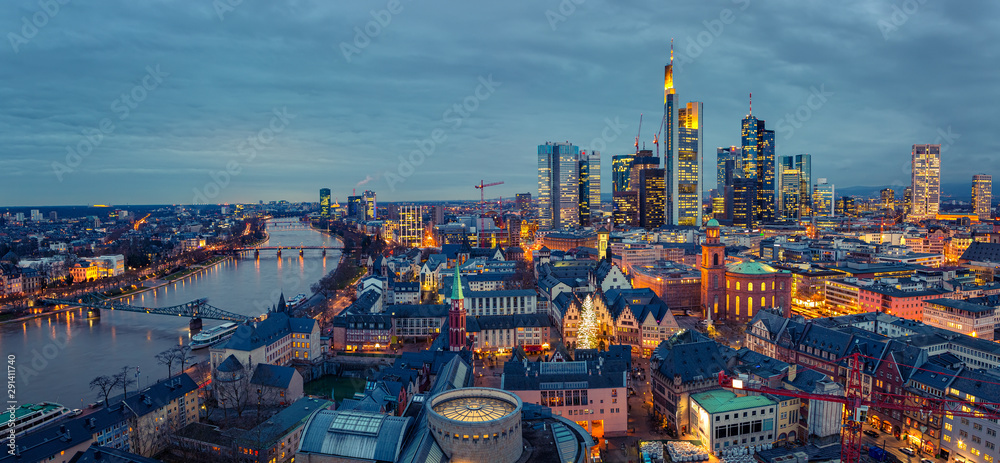 Naklejka premium Panoramic view on Frankfurt am Main at dusk, Germany