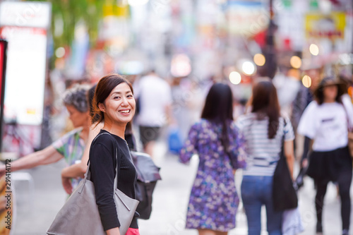 旅をする女性