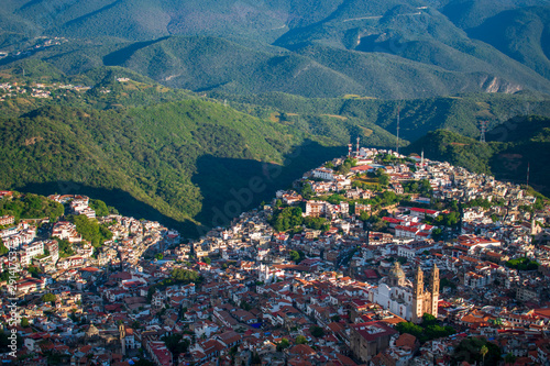 Vista panorámica del atardecer en Taxco Guerrero desde el mirador del Cristo Taxqueño, México