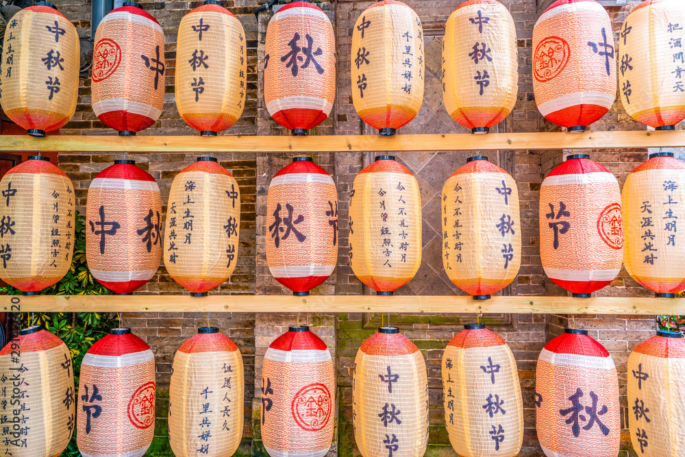 Chinese traditional festivals Mid-Autumn Festival lanterns  报错 双语对照
