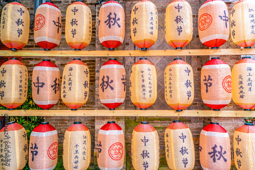Chinese traditional festivals Mid-Autumn Festival lanterns 报错 双语对照