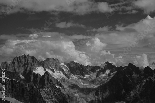 panorama alpino della Valle D'Aosta regione montana in Italia