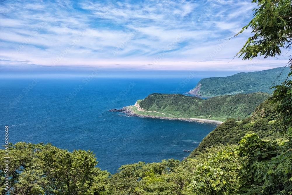 石川県・輪島市 夏の奥能登の海岸風景