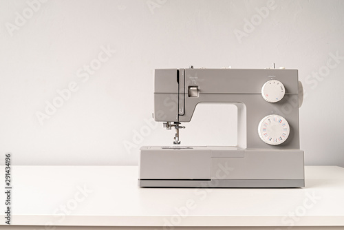 Obraz na płótnie sewing machine on tailor table with copy space