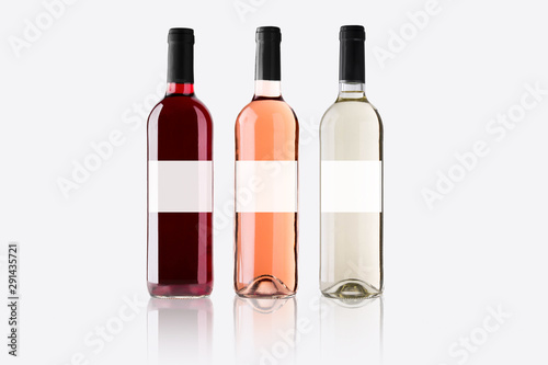 Mockup de botellas de vino blanco, rosado y tinto