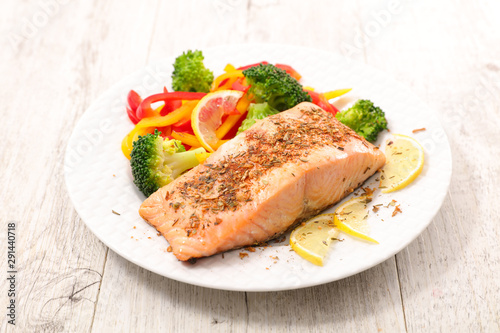 salmon with vegetable- broccoli, bell pepper