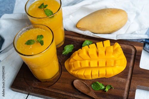 Fototapeta Naklejka Na Ścianę i Meble -  Refreshing and healthy mango smoothie in a glass with mango