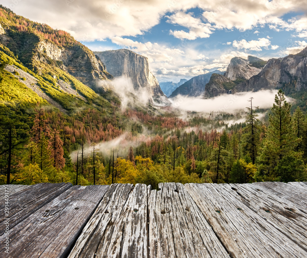 Φωτογραφία Yosemite National Park Valley at cloudy autumn morning from Tunnel View
