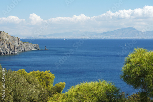 Blick nach Athen von der Insel Ägina in Griechenland © HPW
