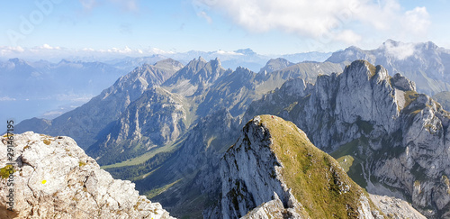Vue des alpes depuis la dent d'Oche