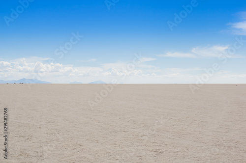 Salar de Uyuni  the world s largest salt flat area  Altiplano  Bolivia  South America.