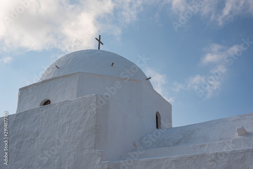 Caratteristica cupola imbiancata a calce nel villaggio di Chora, isola di Folegandros GR 