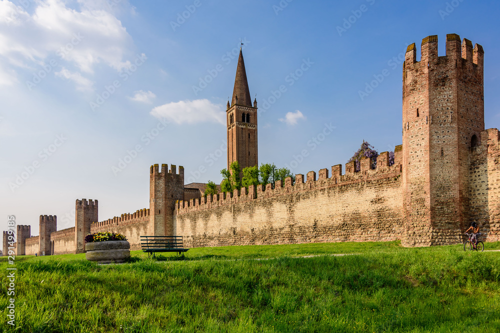 Ταπετσαρία The city walls of Montagnana