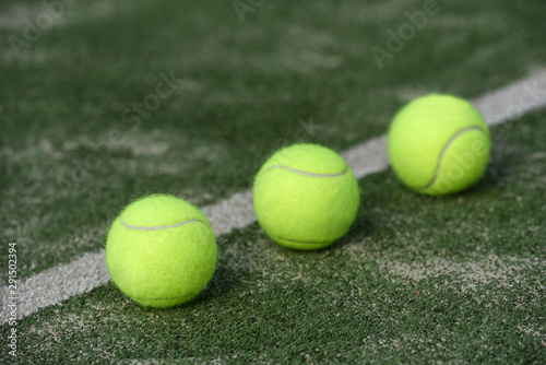 close up of a padel and tennis court with artificial grass © fotonomada 