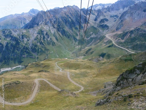 Montée en téléphérique au Pic du Midi dans les Pyrénées françaises