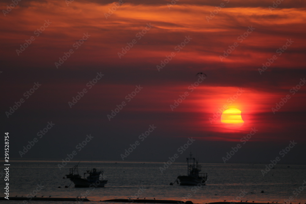 Naklejka premium sunset at sea