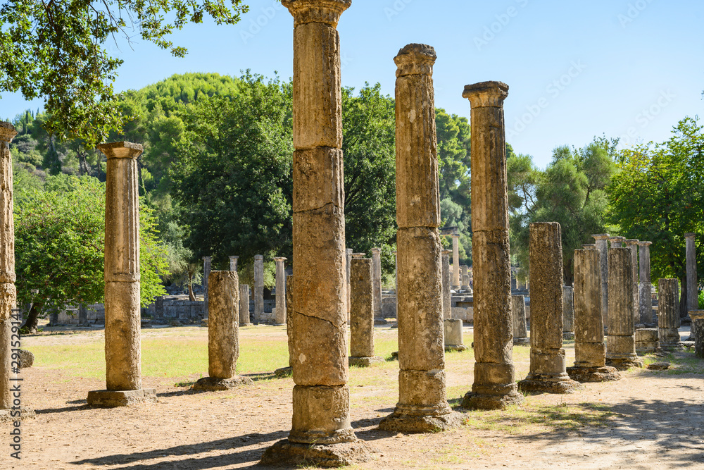 Säulenreihe im antiken Olympia, Peleponnes, Griechenland
