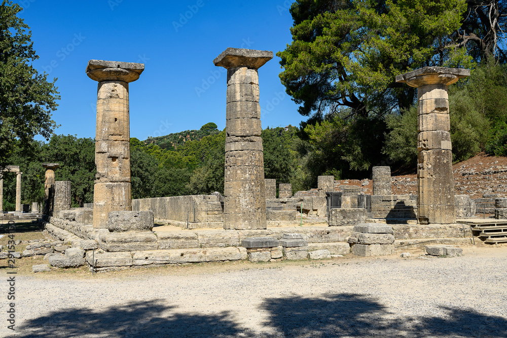Säulen des Hera-Tempels im antiken Olympia, Peleponnes, Griechenland
