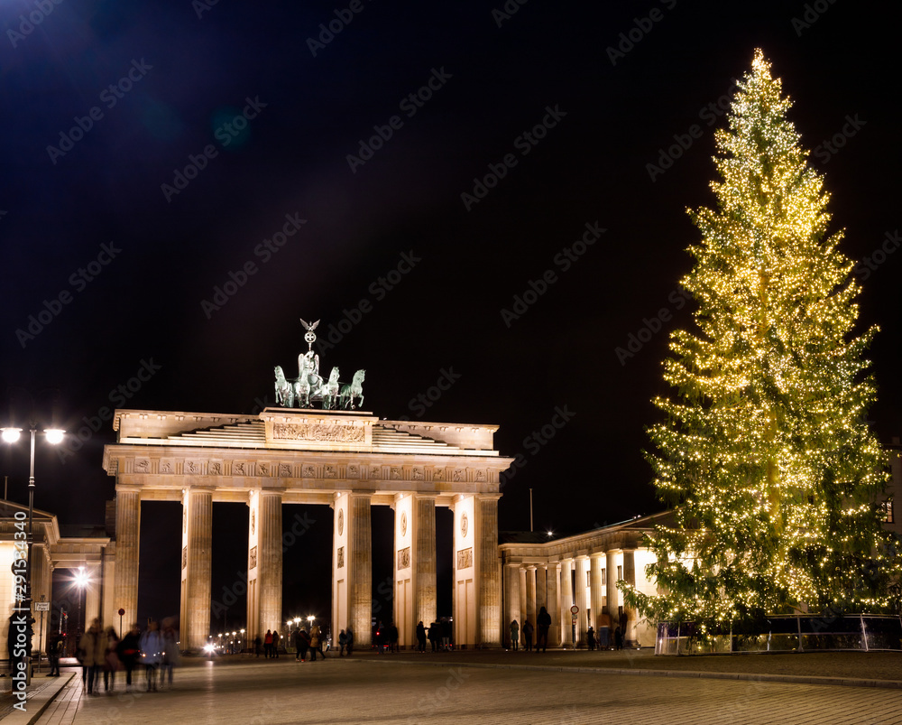 Brandenburg Gate and Christmas Tree at night Pariser Platz Mitte Berlin Germany