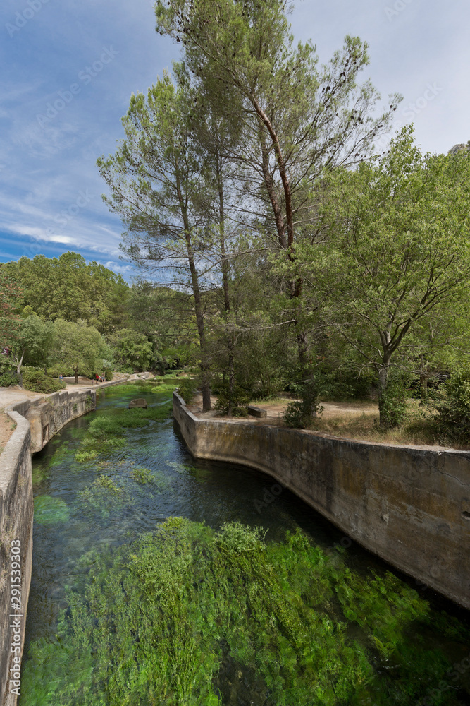 Fontaine de Vaucluse - Village provençal Fontaine de Vaucluse - Village provençal